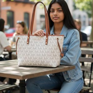 LATEST MICHAELL KORS STOTE WITH POUCH