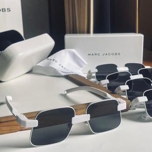 MARCC JACOBSS-SUNGLASSESS