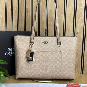 COACHH STATION TOTE IN OG SERIES