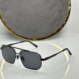 Oakleyy polarised lens