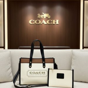 CoachH Field 30 Bag In Colorblock Pebble Leather With A Removable Pouch And A Detachable Belt