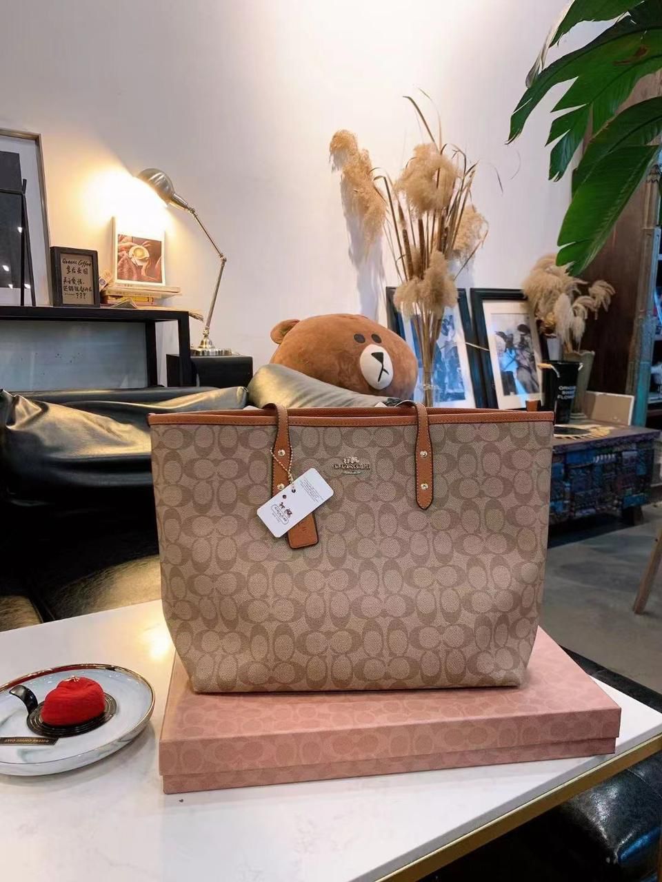 LATEST COACHE TOTE - Image 3