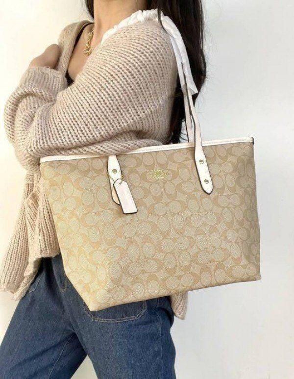 LATEST COACHE TOTE - Image 9