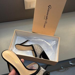 Gianvitos rossi belly