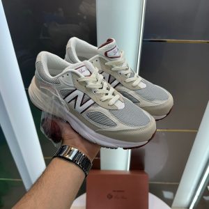 *MODEL :- new balances 990 Beige